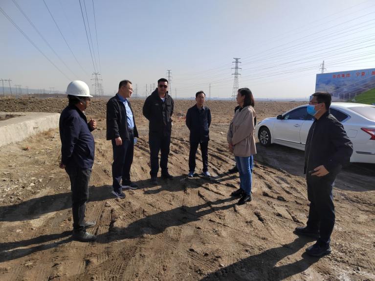 石嘴山市科技局黨組書記、局長周福禎，惠農(nóng)區(qū)委常委、組織部部長杜春紅到興康恒潤調(diào)研